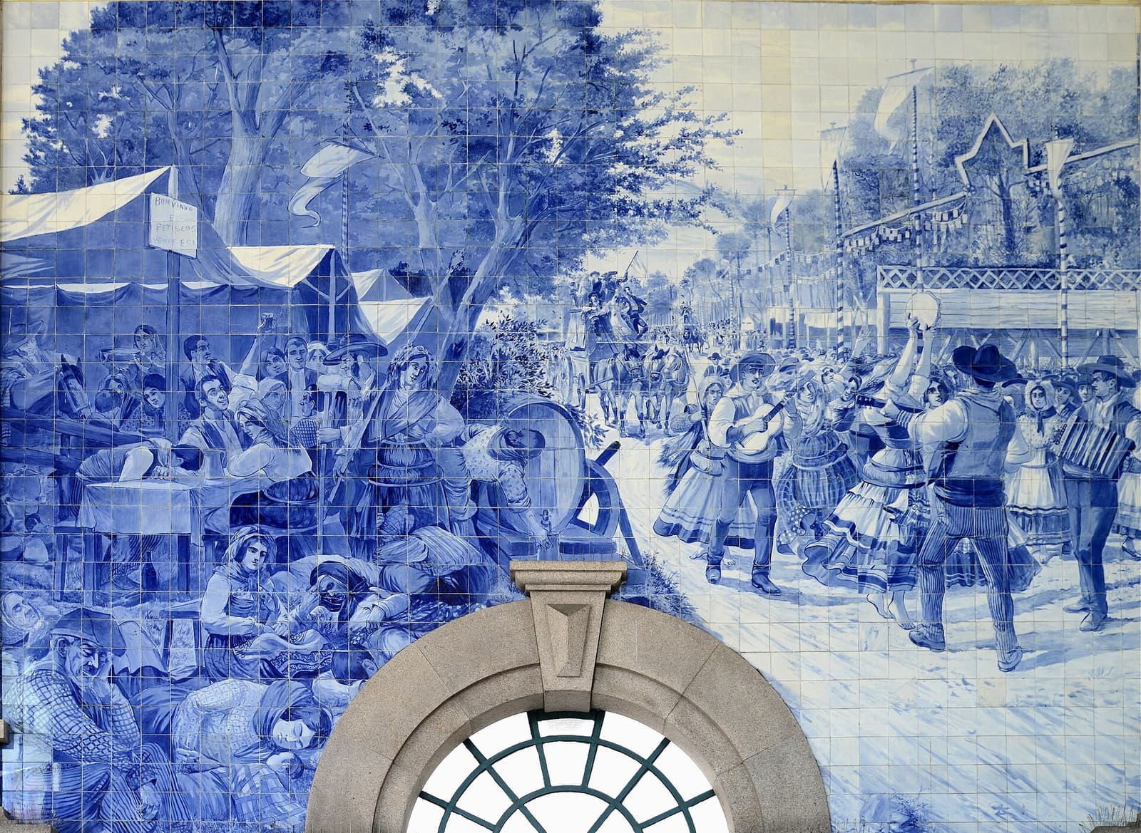 Azulejo Arte Nova e moderno