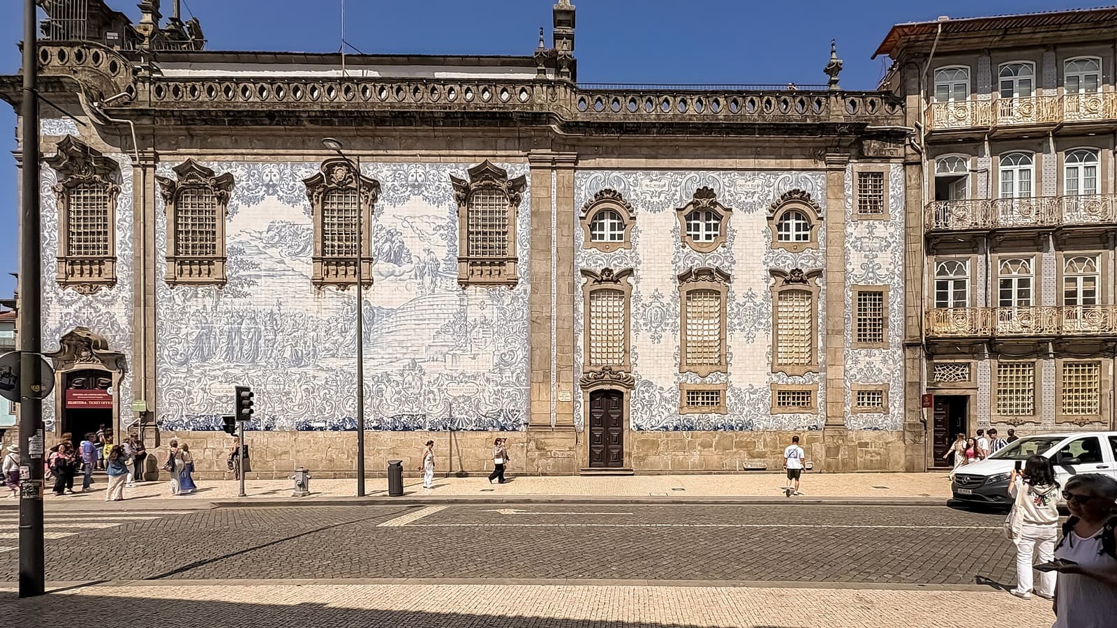 Carmo and Carmelitas Churches (Porto)