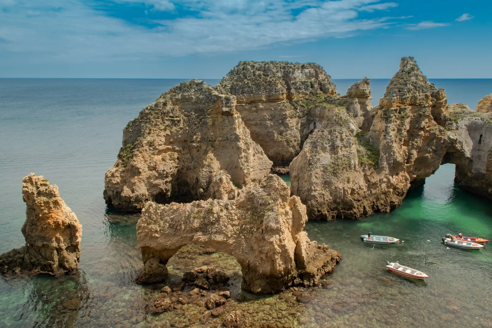 Falésias e arco natural da Ponta da Piedade, em Lagos
